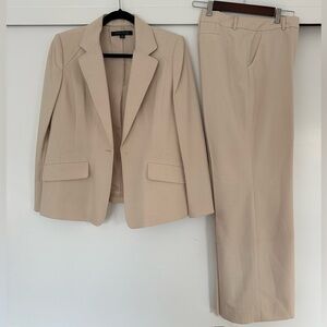 Anne Klein 2 pc Suit - Size 12P - PSA: missing button on blazer